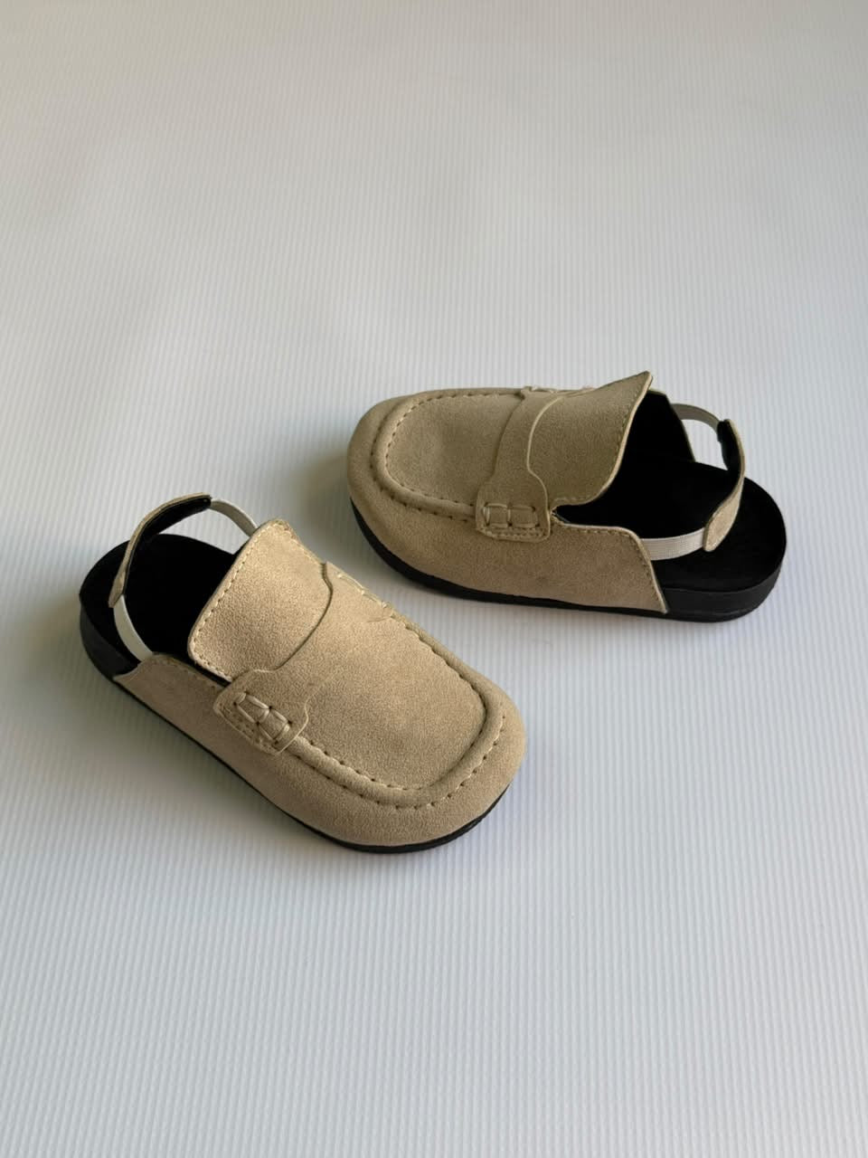 Beige slipshoe